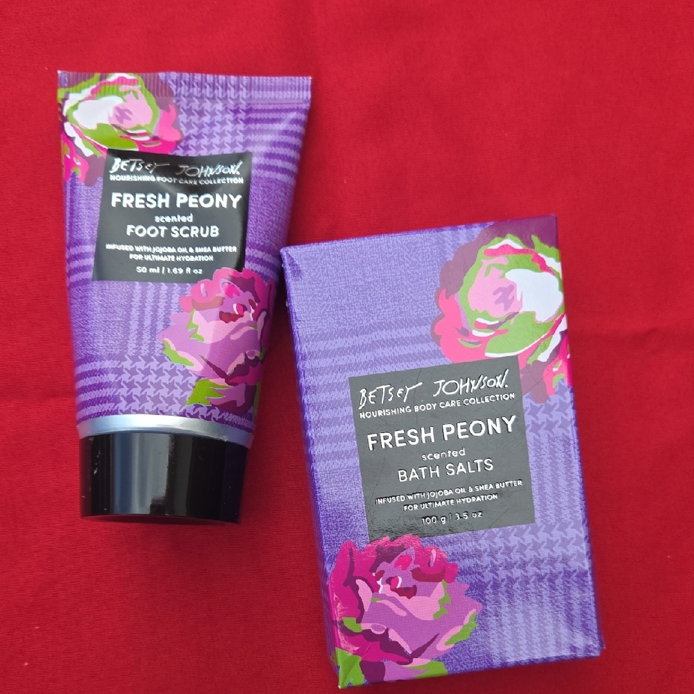 Betsey Johnson Fresh Peony Foot Scrub and Bath Salts - Purple and Pink
